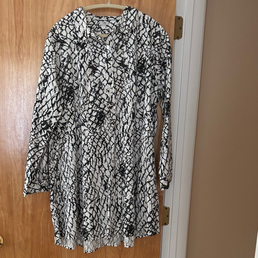 Monochrome Abstract Women's Tunic